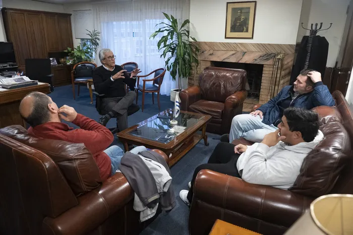 Juan Castillo junto a una delegación de la Federación Obrera Industria de la Carne y Afines, el 27 de julio, en el Ministerio de Trabajo. · Foto: Alessandro Maradei