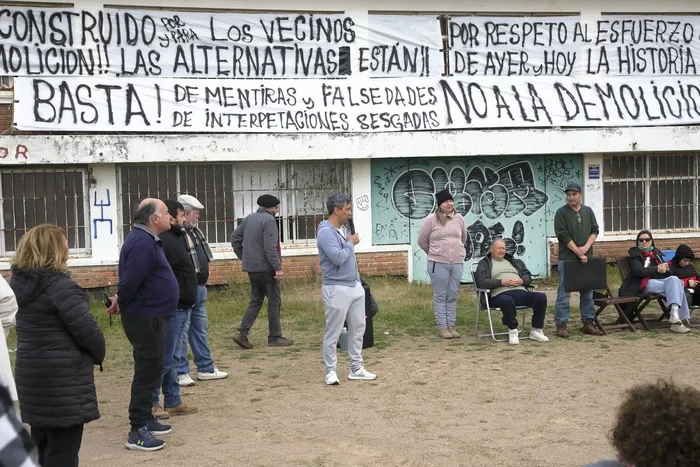 Asociación vecinal presenta proyecto para recuperar el exparador Nevada, en Playa Hermosa, el 25 de julio. · Foto: Pablo Serrón