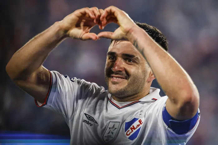 Maximiliano Gómez, de Nacional, celebrando su segundo gol contra Progreso, por la séptima fecha del Torneo Intermedio, el 2 de agosto, en el Gran Parque Central. Foto: Ernesto Ryan