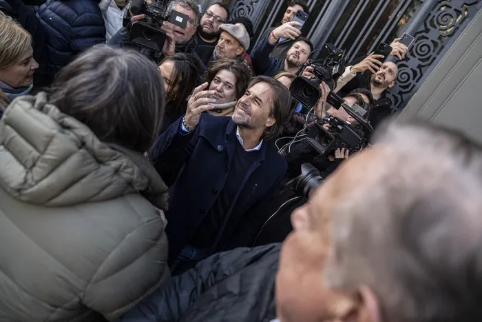 Luis Lacalle Pou en el acto por los 190 años del Partido Nacional, en la plaza Matriz, el 9 de agosto. · Foto: Ernesto Ryan