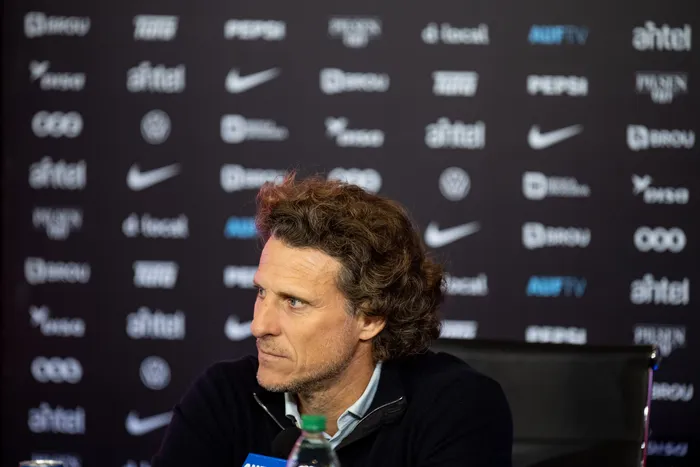 Diego Forlán, el 10 de agosto, en la tribuna América del estadio Centenario. · Foto: Gianni Schiaffarino