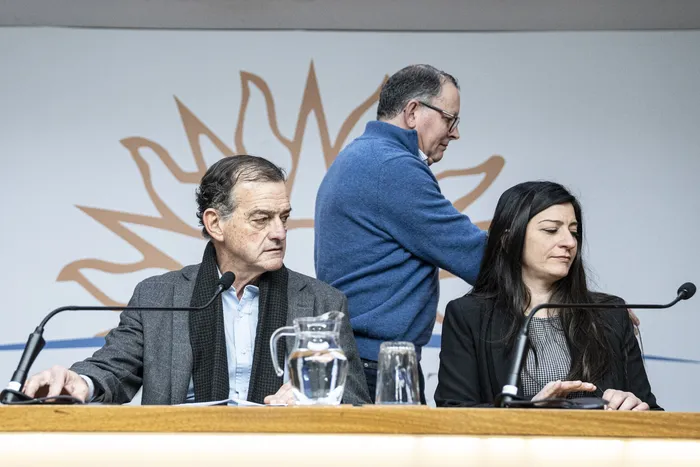 Álvaro Perrone, Guido Manini Ríos y Silvana Pérez Bonavita, el 13 de agosto, en el Parlamento. Foto: Ernesto Ryan