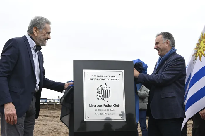 José Luis Palma y Yamandú Orsi, durante la colocación de la piedra fundacional del estadio Nuevo Belvedere. · Foto: Guillermo Legaria