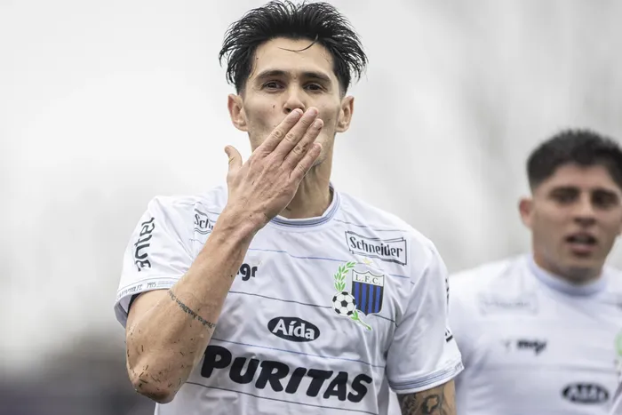 Rubén Bentancourt, de Liverpool, por la segunda fecha del Clausura contra Defensor Sporting, el 16 de agosto, en el estadio Luis Franzini. · Foto: Ernesto Ryan