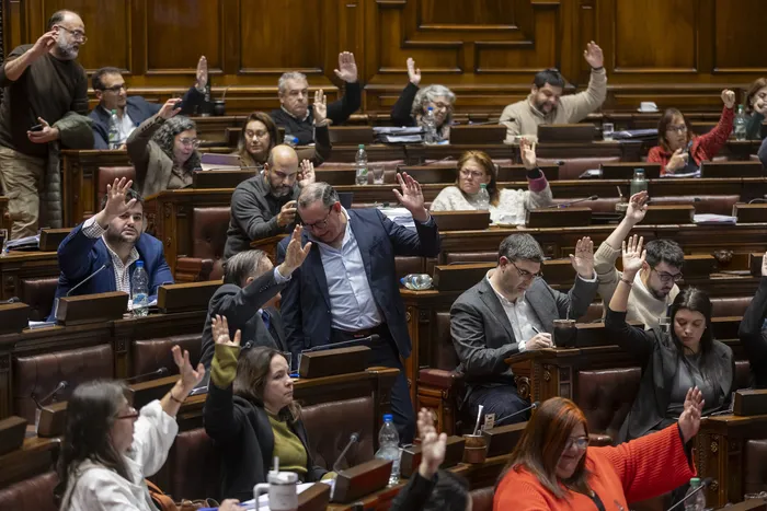 Bancada del Frente Amplio y Álvaro Perrone, el 17 de agosto, durante la votación de la Rendición de Cuentas en la Cámara de Diputados. · Foto: Rodrigo Viera Amaral