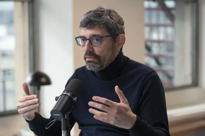 Pablo Stefanoni, el 21 de agosto, en _la diaria Radio_. · Foto: Alessandro Maradei
