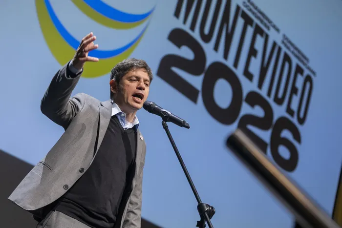 Axel Kicillof en el Congreso Panamericano 2026, el 21 de agosto, en el Teatro Solís. · Foto: Rodrigo Viera Amaral