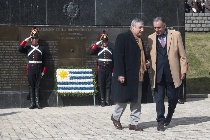 El intendente de Florida, Carlos Enciso, y el presidente Yamandú Orsi, el 25 de agosto, en Florida. · Foto: Alessandro Maradei