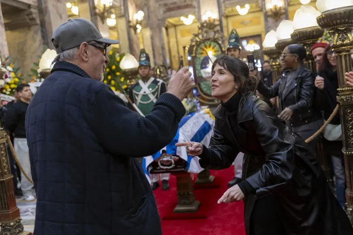 León Gieco y Natalia Oreiro, en la despedida de Ruben Rada, el 27 de agosto, en el Salón de los pasos perdidos del Palacio Legislativo · Foto: Rodrigo Viera Amaral