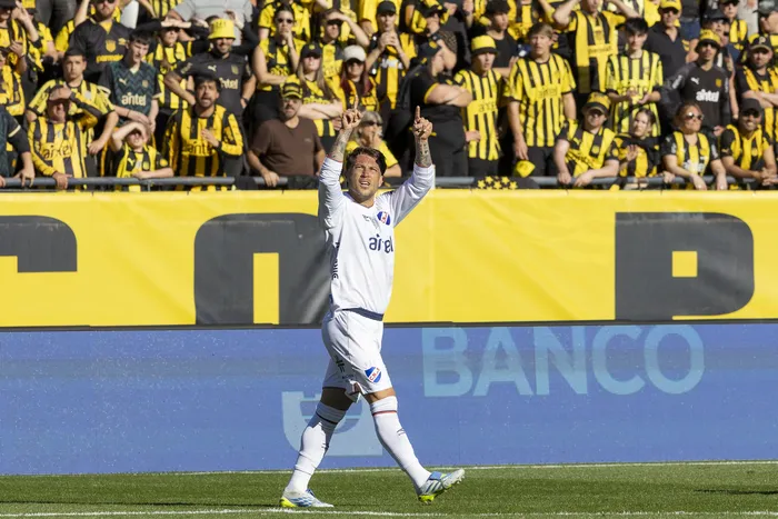 Francisco Calvo, de Nacional, tras convertir el primer gol de su equipo, el 30 de agosto, en el Campeón del Siglo. · Foto: Rodrigo Viera Amaral
