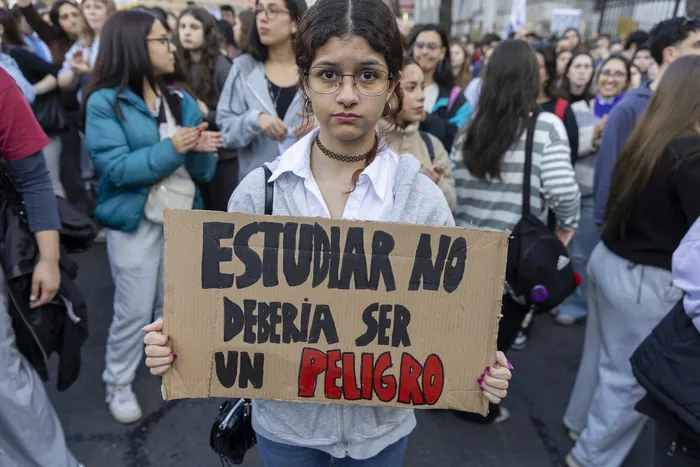 Movilización estudiantil, el 2 de setiembre, tras el intento de femicidio en Facultad de Medicina. Foto: Rodrigo Viera Amaral