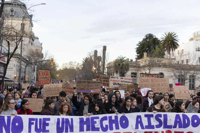 Movilización estudiantil tras el intento de femicidio en Facultad de Medicina, el 2 de setiembre. Foto: Rodrigo Viera Amaral