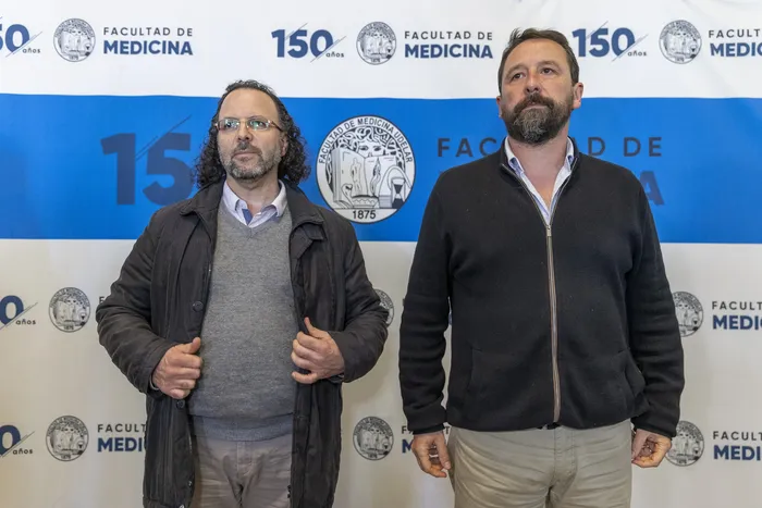 Héctor Cancela y Arturo Briva, el 2 de setiembre, en la Facultad de Medicina. Foto: Rodrigo Viera Amaral