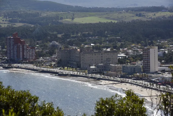 Vista de la playa de Piriápolis desde el Cerro San Antonio (archivo). · Foto: Federico Gutiérrez