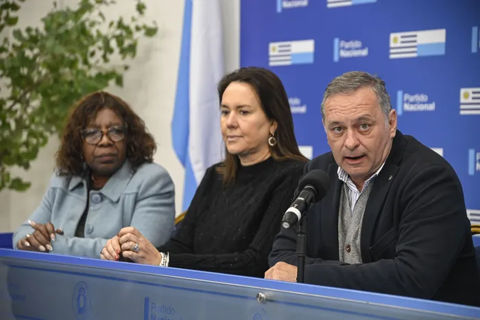 Gloria Rodríguez, María de Lima y Álvaro Delgado en la Casa del Partido Nacional el 8 de setiembre. · Foto: Guillermo Legaria