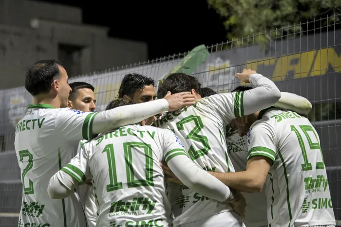 Jugadores de Plaza Colonia, el 7 de setiembre, en Colonia. · Foto: Ignacio Dotti
