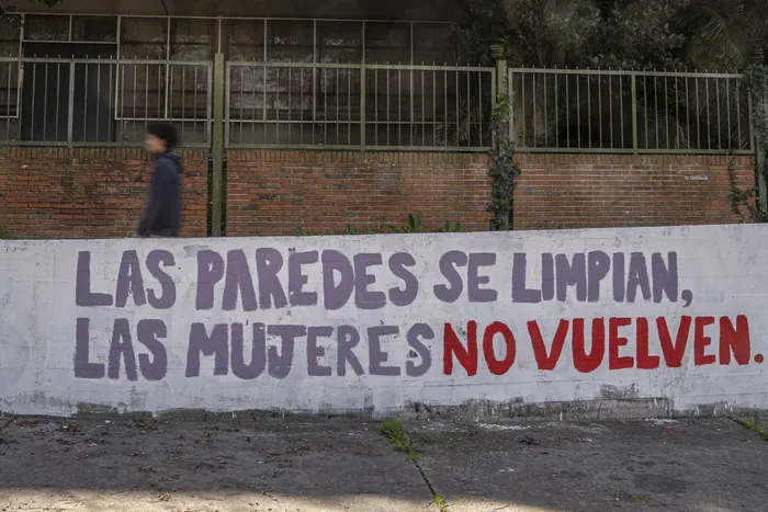 Ocupación del liceo IBO, el 8 de setiembre, en el Prado. · Foto: Ernesto Ryan