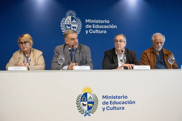 Sandra Lazo, Yamandú Orsi, José Carlos Mahía y Raúl Olivera, el 7 de setiembre. · Foto: Alessandro Maradei