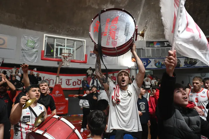 Festejos de hinchas de Olimpia, el 22 de setiembre, en la cancha de Olimpia. · Foto: Alessandro Maradei