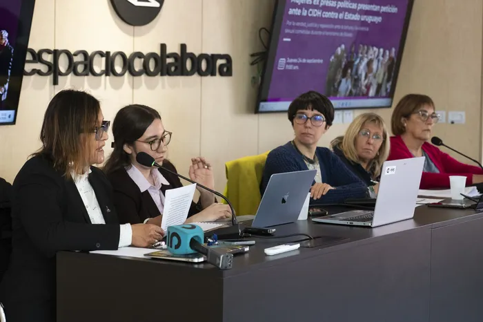 Flor de María Meza Tananta, Johana González, Azul Cordo, Graciela Nario y Jacqueline Gurruchaga, el 24 de setiembre, en el Espacio Colabora. Foto: Alessandro Maradei