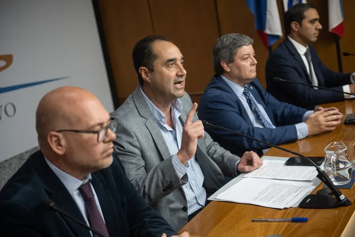 Andrés Grezzi, Amin Niffouri, Federico Casaretto y José Luis Sadtjianel 7 de octubre, en el edificio anexo del Palacio Legislativo. · Foto: Gianni Schiaffarino