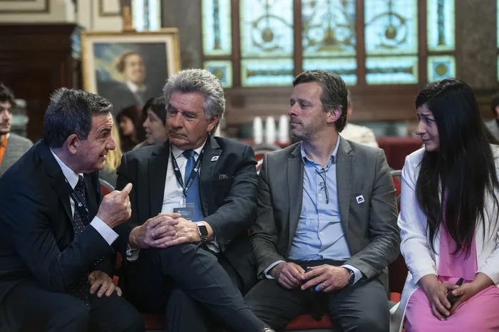 Luciano Bongarra, director Parlamento & Fe Internacional, Gerado Amarilla, ex diputado, Álvaro Dastugue, diputado del partido Nacional y Silvana Pérez Bonavita, diputada de Cabildo Abierto, en el Palacio Legislativo. · Foto: Inés Guimaraens