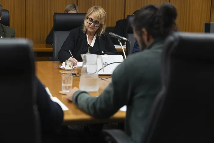 Sandra Lazo, el 13 de octubre, en el Parlamento. · Foto: Ernesto Ryan