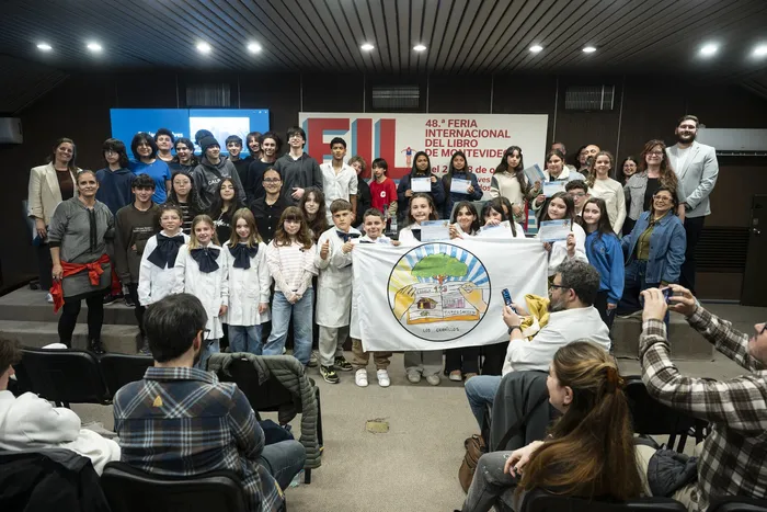 Ganadores de la Sexta edición de los Premios Gigantes de las Lenguas, el 15 de octubre, en la Sala Dorada de la Intendencia de Montevideo. · Foto: Inés Guimaraens