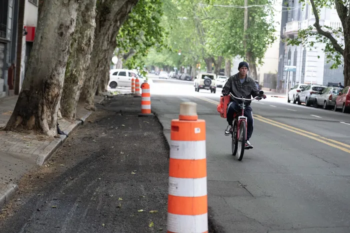 Construcción de ciclovía sobre Rondeau hasta Aguilar, el 23 de octubre. · Foto: Alessandro Maradei