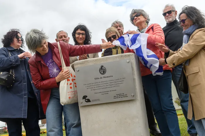 Durante la inauguración del Sitio de Memoria en el cuartel militar (Unidad Nº6) de la ciudad de San Ramón, el 24 de octubre. · Foto: Martin Hernández Müller