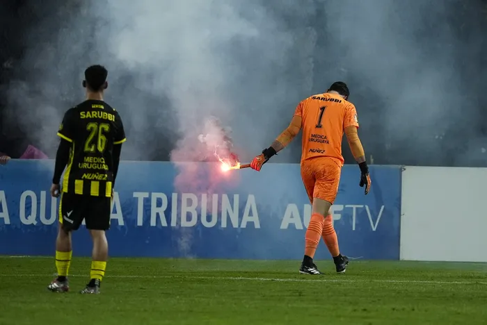 Thiago Espinosa y Sebastián Britos, de Peñarol, contra Montevideo City Torque, por la fase 2 de la Copa AUF Uruguay, el 27 de octubre, en el Campeón del Siglo. · Foto: Ernesto Ryan, Agencia Gamba
