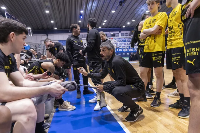 Leandro García Morales, director técnico de Peñarol, el 28 de octubre, durante el partido ante Malvín, en cancha de Malvín. · Foto: Rodrigo Viera Amaral