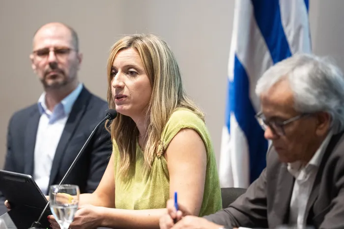 Juan Andres Roballo, Valentina Perrotta, Juan Castillo, el 29 de octubre de 2026, en Torre Ejecutiva · Foto: Alessandro Maradei