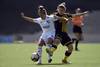Luciana Perera, de Nacional y Florencia Vicente, capitana de Peñarol, por la fecha 1 de la Primera Fase del 25° Campeonato Uruguayo Femenino el domingo 6 de setiembre de 2020, en el Estadio Charrúa. · Foto: Fernando Morán Luciana Perera, de Nacional y Florencia Vicente, capitana de Peñarol, por la fecha 1 de la Primera Fase del 25° Campeonato Uruguayo Femenino el domingo 6 de setiembre de 2020, en el Estadio Charrúa. · Foto: Fernando Morán