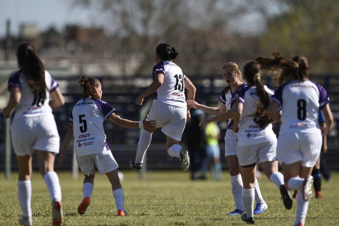 Jugadoras de Fénix durante el campeonato uruguayo de futbol femenino. (archivo, setiembre de 2020) · Foto: Fernando Morán