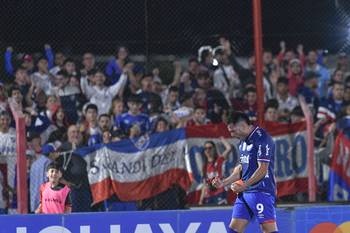 Maximiliano Gómez, de Nacional, tras convertir el primer gol de su equipo a Boston River, el 8 de febrero, en el estadio Campeones Olímpicos de Florida. · Foto: Fernando Morán, Agencia Gamba