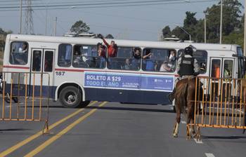 Hinchas de Nacional llegando al estadio Campeón del Siglo para el clásico del Torneo Apertura. (Archivo, mayo de 2019) · Foto: Sandro Pereyra