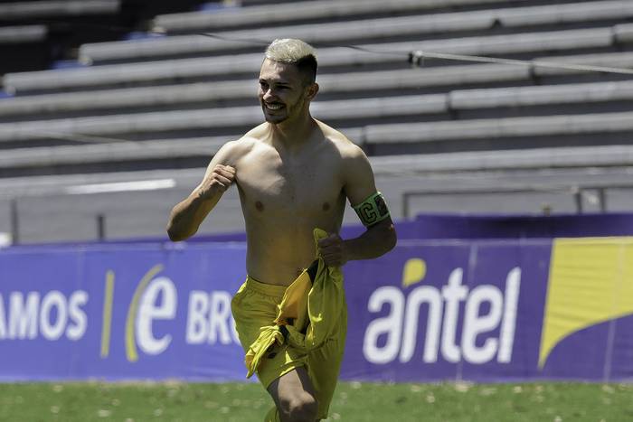 Maximiliano Silvera, luego de convertir un gol a Rocha, por la segunda División Profesional (archivo, noviembre de 2020). · Foto: Federico Gutiérrez