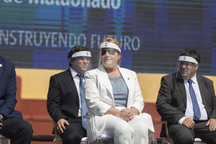 Adriana Graziuso durante la asunción de Enrique Antía como intendente de Maldonado. · Foto: .