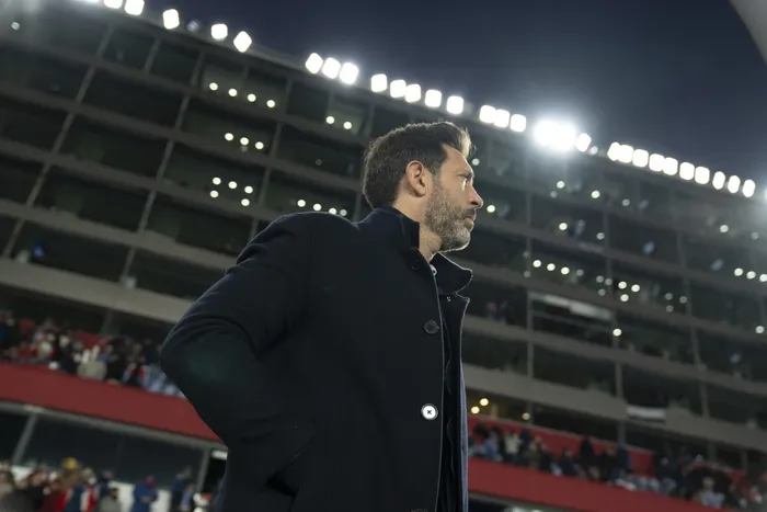 Jorge Bava, director técnico de Nacional, durante el partido contra Boston River por la primera fecha del Torneo Clausura de la Liga AUF Uruguaya, el 9 de agosto, en el Gran Parque Central. · Foto: Ernesto Ryan, Agencia Gamba