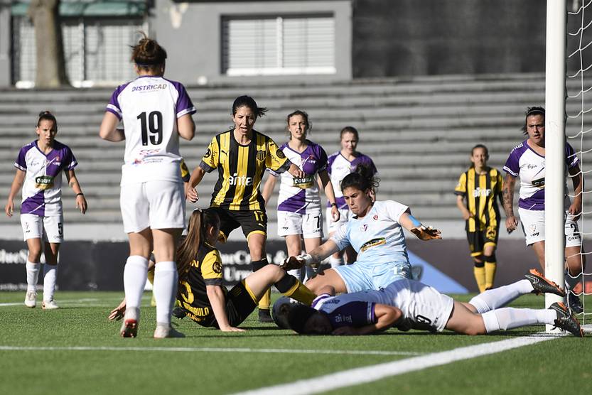 20230615 dep uruguayo femenino