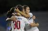 Caterin Lima, Juliana Castro, y Esperanza Pizarro, de Nacional tras el gol de Castro a Liverpool, el 13 de diciembre de 2020, en el estadio Centenario. · Foto: Ernesto Ryan Caterin Lima, Juliana Castro, y Esperanza Pizarro, de Nacional tras el gol de Castro a Liverpool, el 13 de diciembre de 2020, en el estadio Centenario. · Foto: Ernesto Ryan