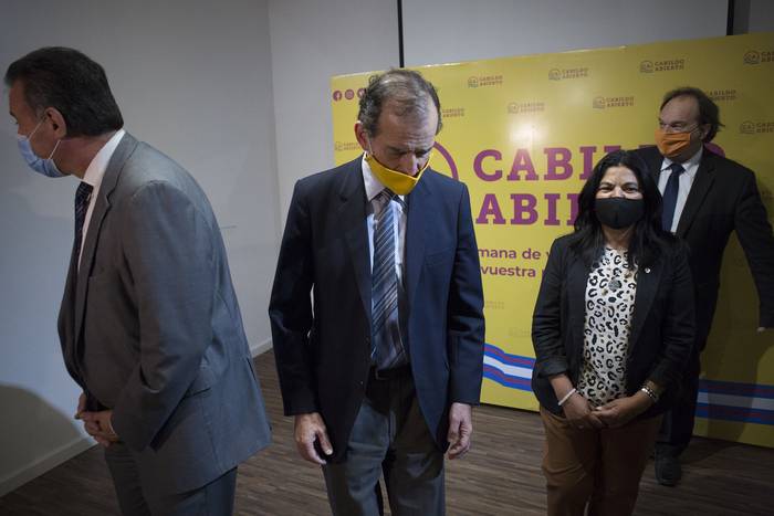 Daniel Salinas, Guido Manini Ríos, Elsa Capillera y Eduardo Lust, luego de una conferencia de prensa, en la sede de Cabildo Abierto (archivo, 