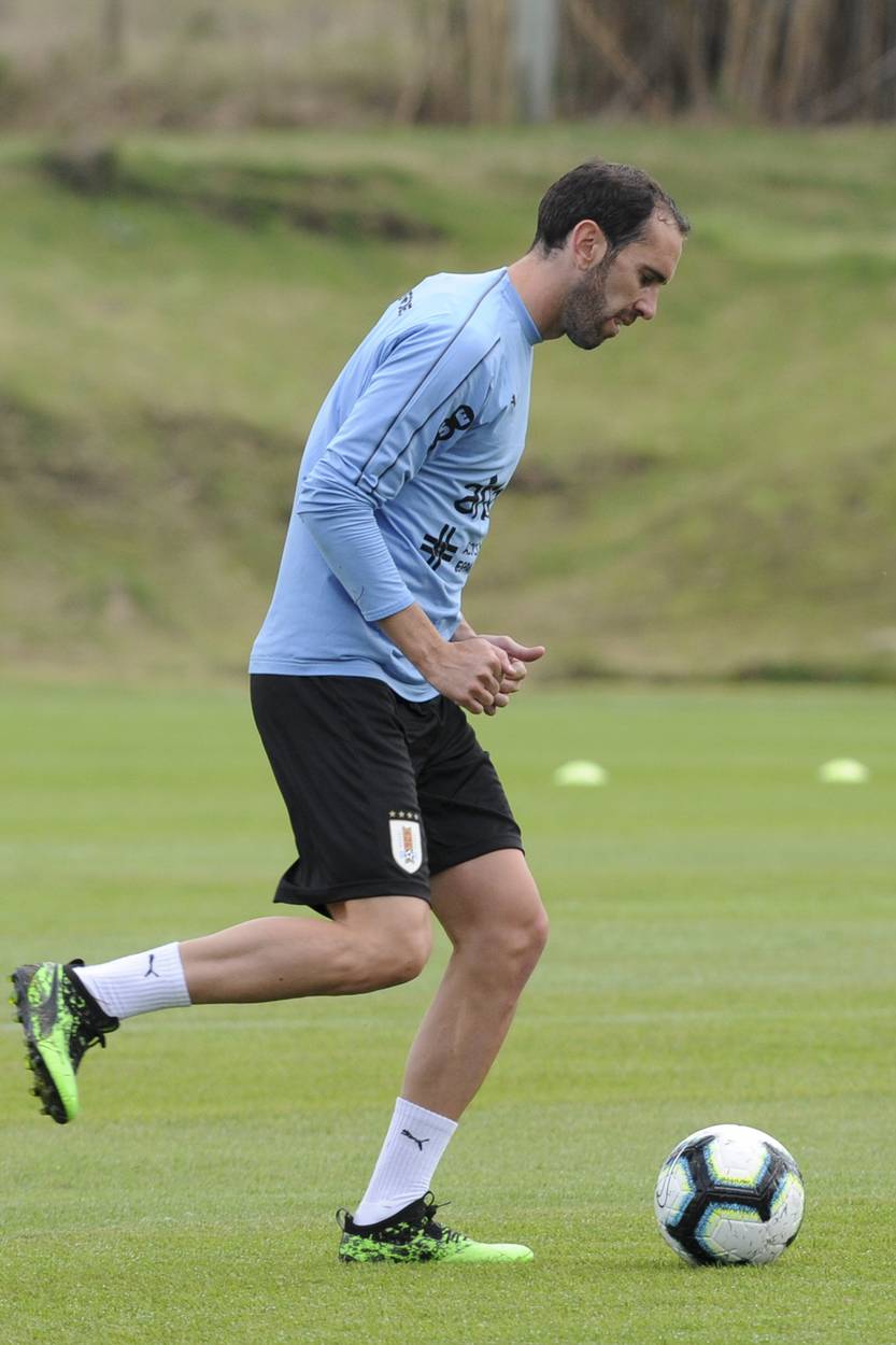 20220113 garra diego godín
