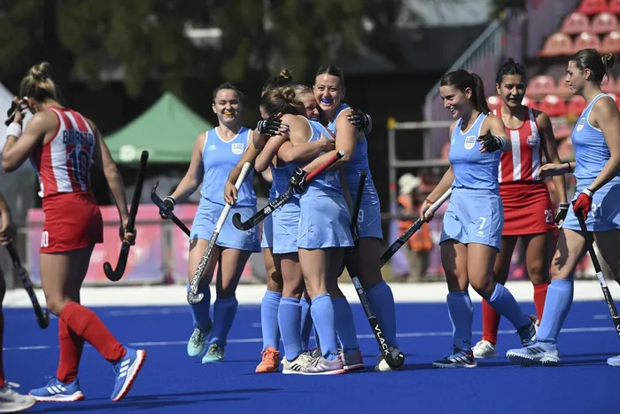Lupe Curutchague, de Uruguay, convirtió en el partido Paraguay ante Uruguay por la fase de grupos de Hockey Femenino en los XIII Juegos Suramericanos Santa Fe 2026 · Foto: Sandro Pereyra, Agencia Gamba