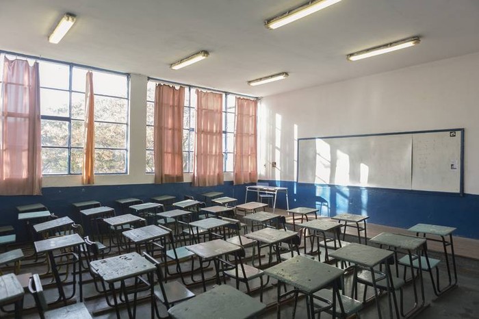 Foto principal del artículo 'Docentes del liceo de Piriápolis harán paro con ocupación si ANEP no suspende plan piloto de asistencia estudiantil por reconocimiento facial' · Foto: Ernesto Ryan