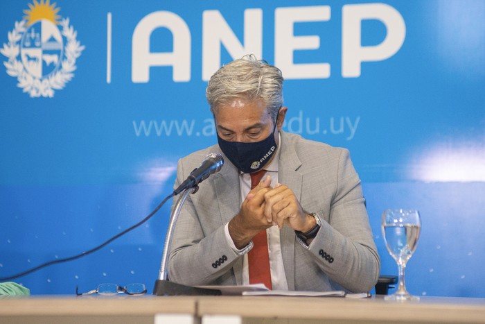 Robert Silva, durante una conferencia de prensa, en la sede de la Administración Nacional de Educación Pública (archivo, enero de 2021).
 · Foto: .