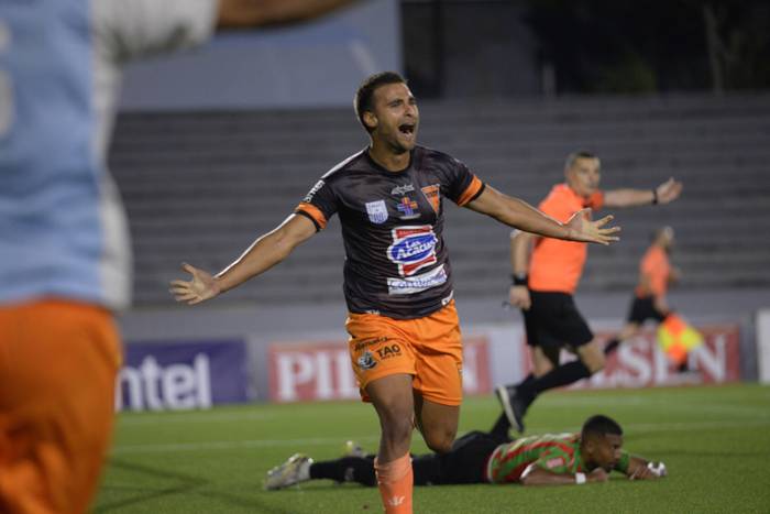  Agustin Barán de Sud America, festeja el segundo gol contra Rampla Juniors, el 29 de enero, en el estadio Charrúa · Foto: Alessandro Maradei