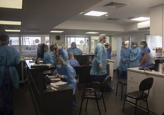 Sala de emergencia de pacientes covid-19 de Casmu (archivo, febrero de 2021). · Foto: Alessandro Maradei