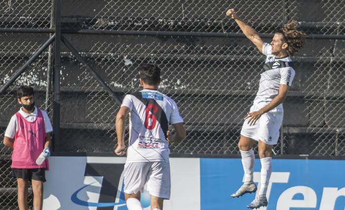 Leandro Rodriguez de Danubio tras el gol a Cerro, en Jardines del Hipódromo.
 · Foto: Ernesto Ryan